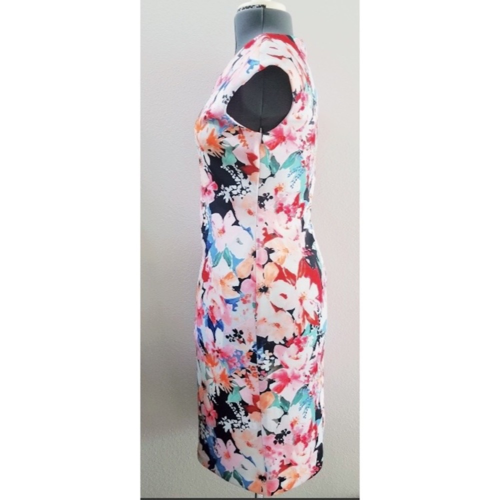 T Tahari- V-Neck Floral Scuba Dress NWT - Picture 6 of 12